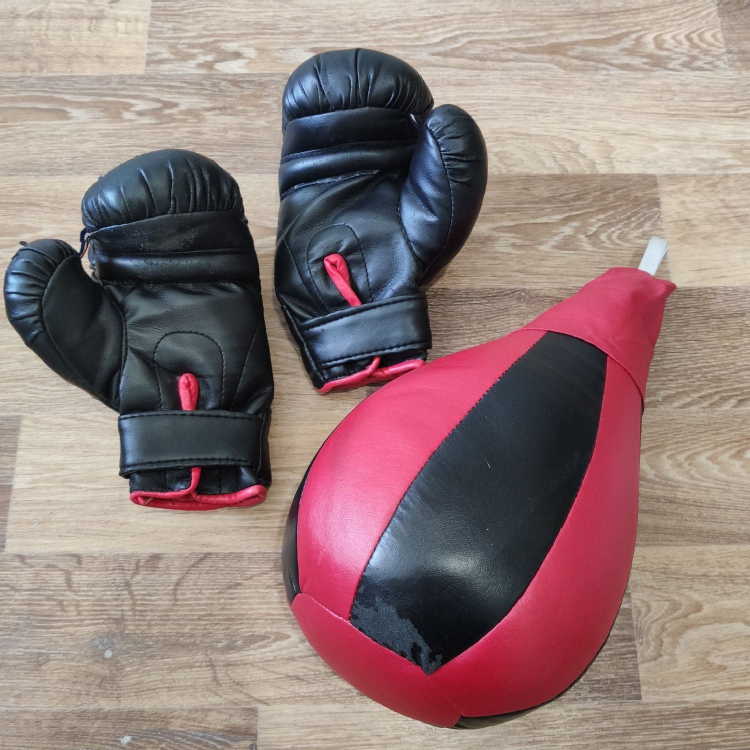 Детская боксёрская груша и боксерские перчатки