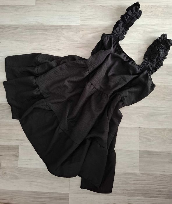 Разкроена къса рокля