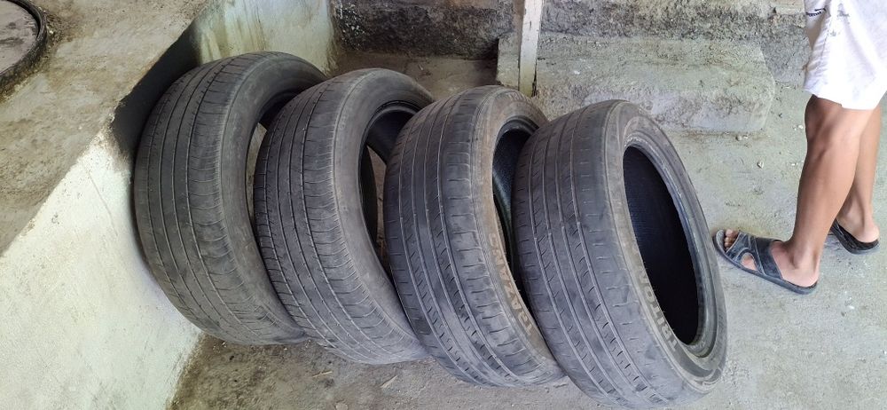 Шины Yamaha  и Triton по две пары 4шт  215.55.R17
