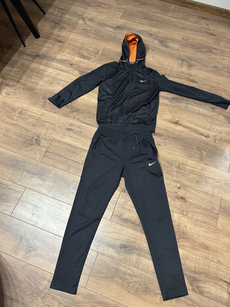 Анцуг nike dri fit