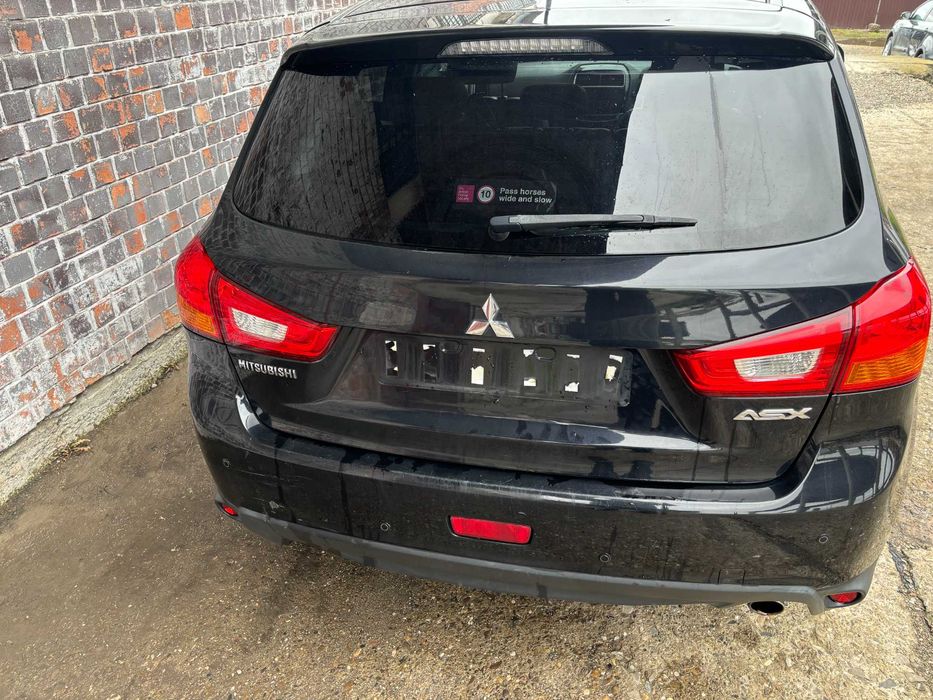 usa stanga fata si piese mitsubishi asx din dezmembrari