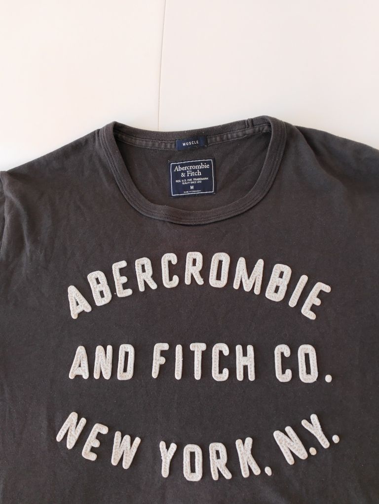Vând tricou Abercrombie ,nou,original,calitate,mar.M.