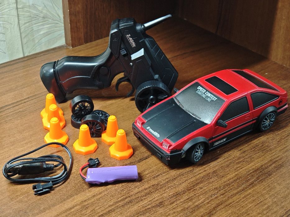 Машинка на пульте управления (Toyota AE86)