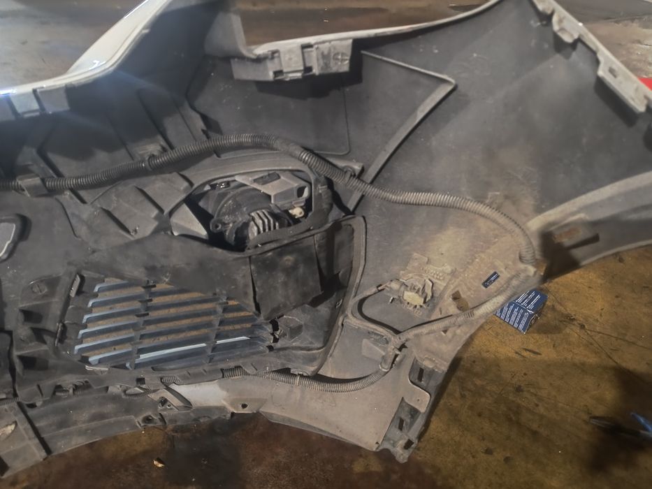 Peugeot 3008 предна броня кт