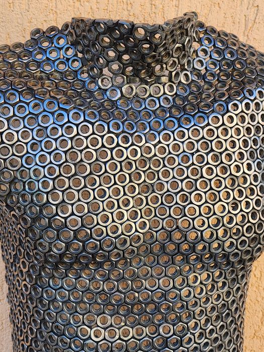 Vând Bust Artistic Unic Realizat din Piulițe Metalice Suda