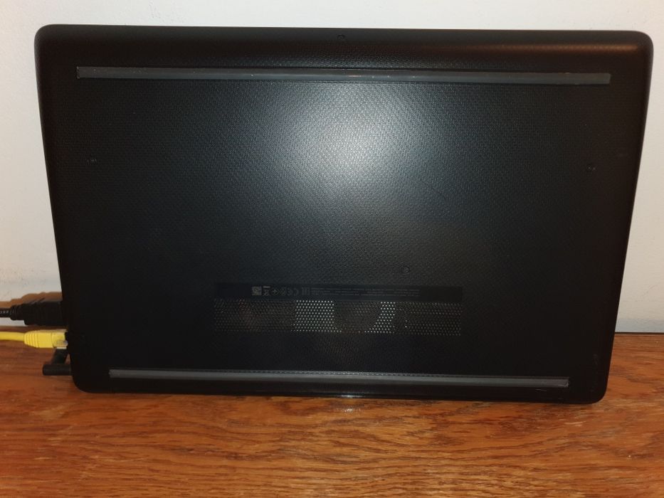 Laptop HP cu AMD Ryzen 3 3200U, 128GB SSD. 12GB Ram, Placa video 2GB