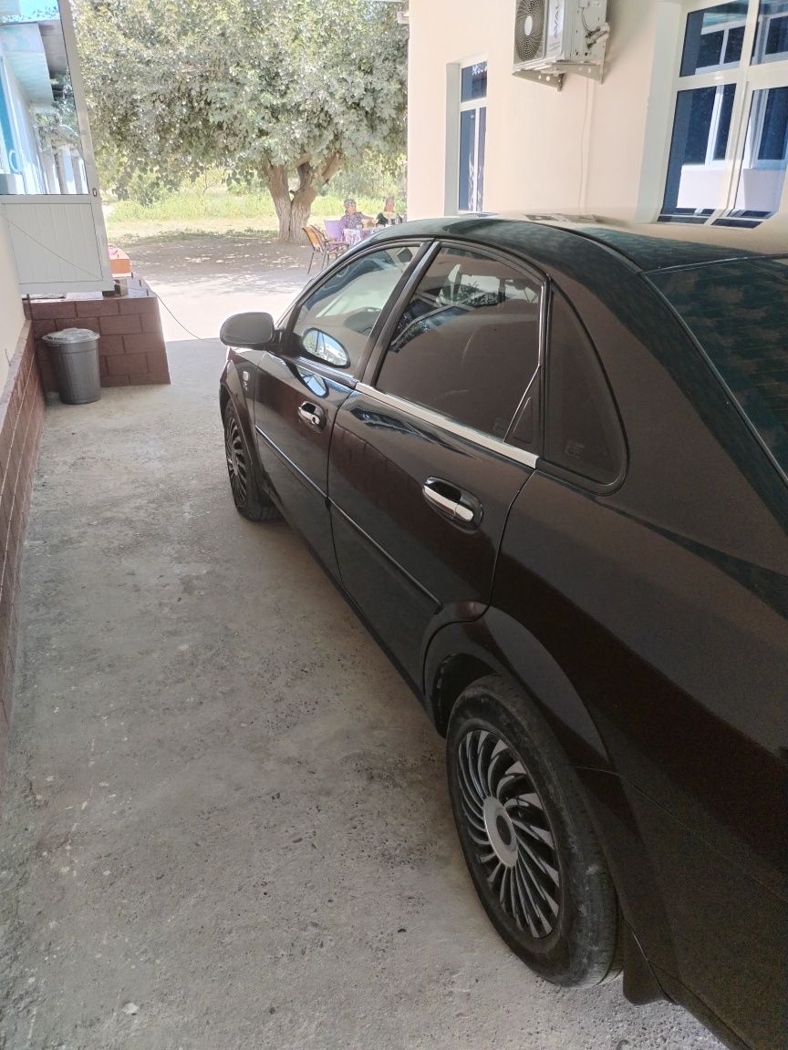 Lasetti 1.8 qora bayir