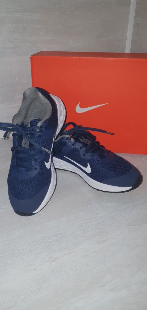 Маратонки NIKE Revolution  6