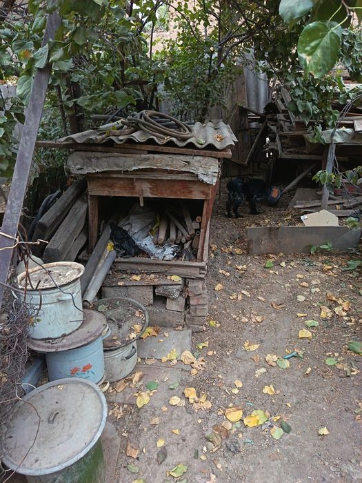 Отдам даром дрова, кирпичи, шифер.