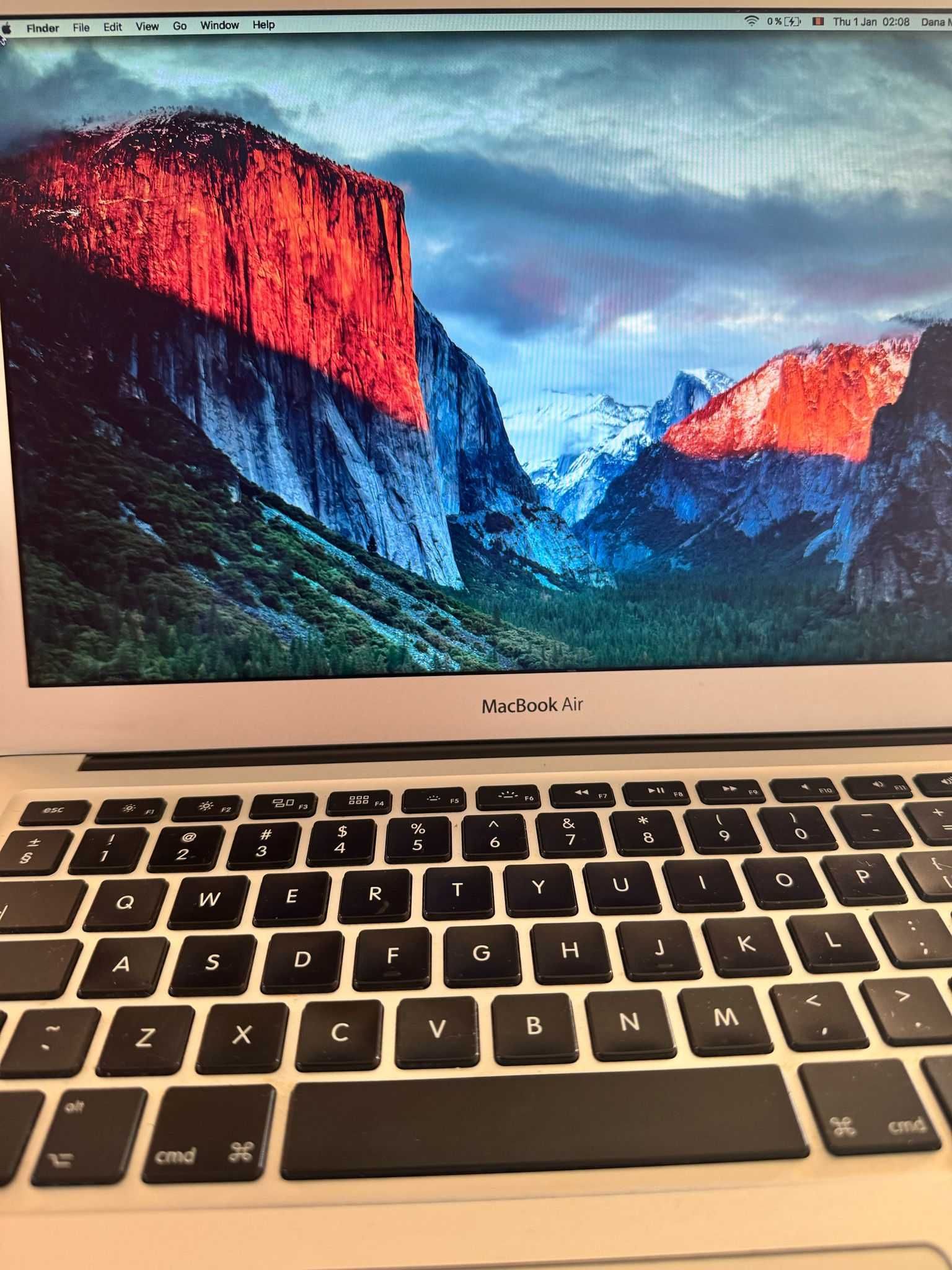 MacBook Air 13" (Mid 2011) + Încărcător - Funcțional, 400 lei