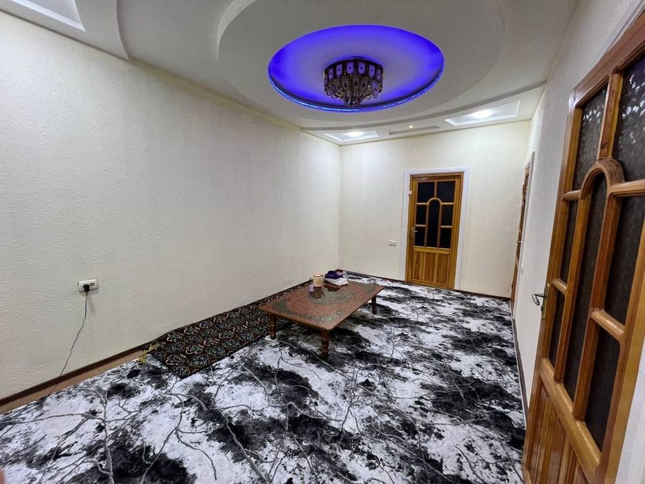 Yakkasaroy eski ped institut yaqinida bezmakler Kv bor