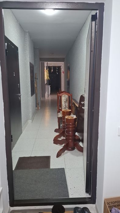 Продам стол и 10 стульев