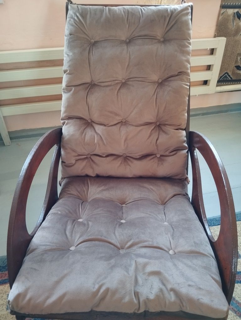 Продам кресло качалку