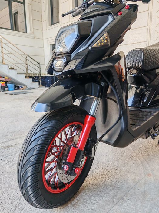 Электроскутер сотилади 2000кв