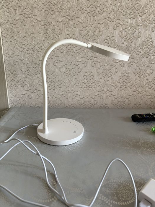 Настольный светодиодный светильник