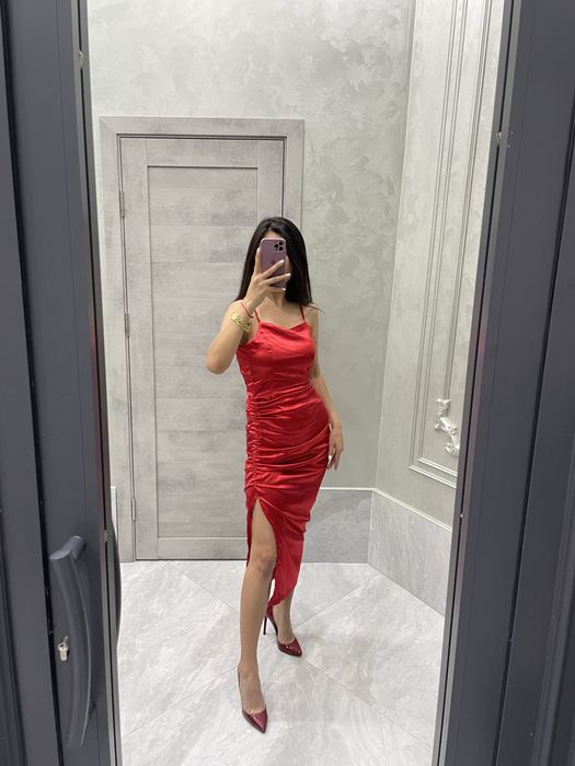 Продам красное платье