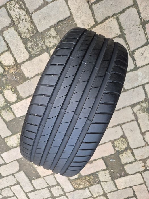O bucată 255/40 R20 vară - una Bridgestone Pirelli