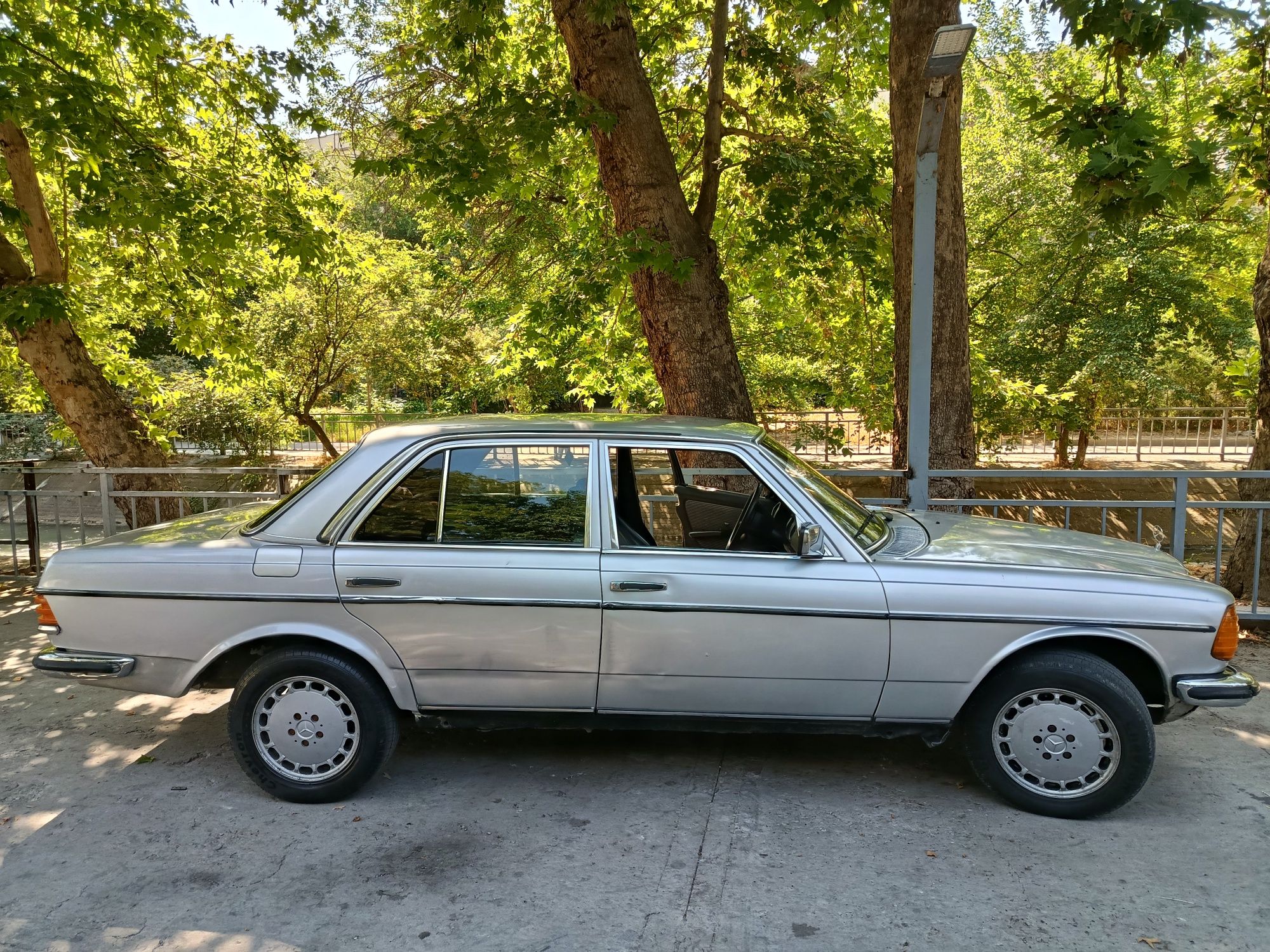 Mercedes benz w123