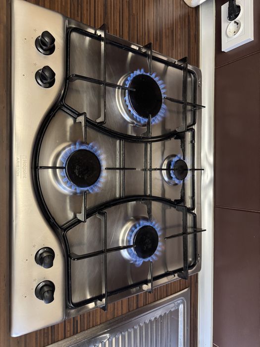 Plita incorporata pe gaz Ariston