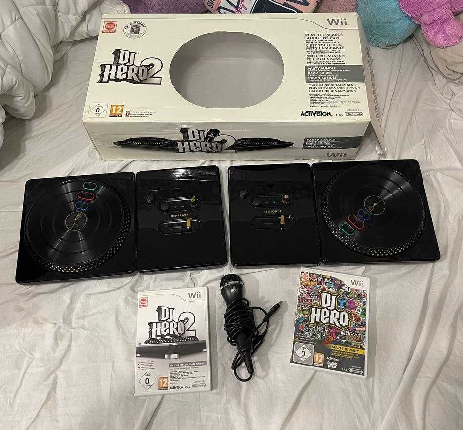 DJ Hero 2 Wii Party Bundle Renegade Gold Edition (Raritate)