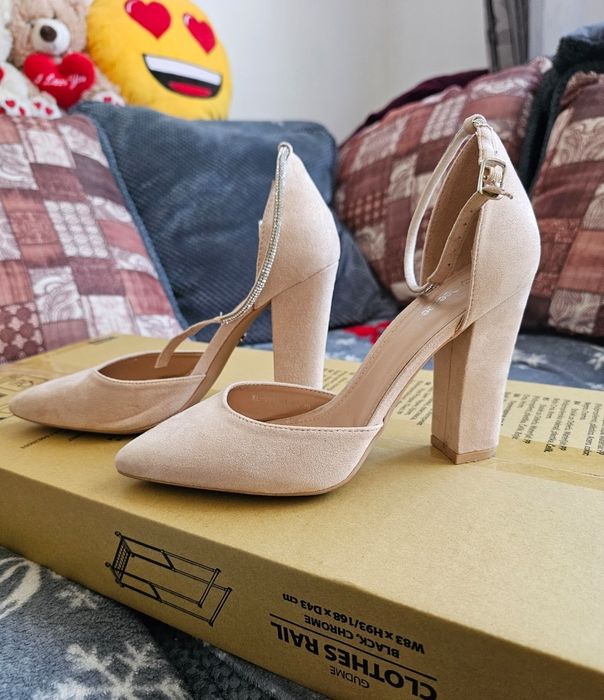 Pantofi eleganți marime 39 toc de 10 cm