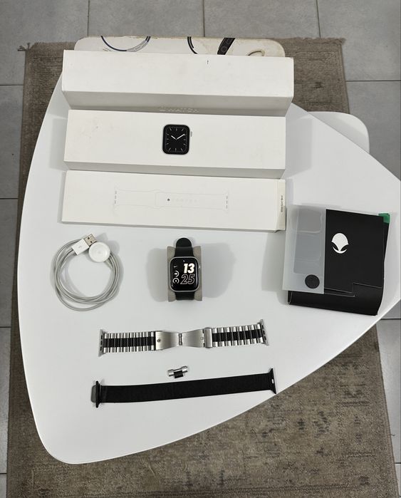 Apple watch 5 cutie originala si accesorii