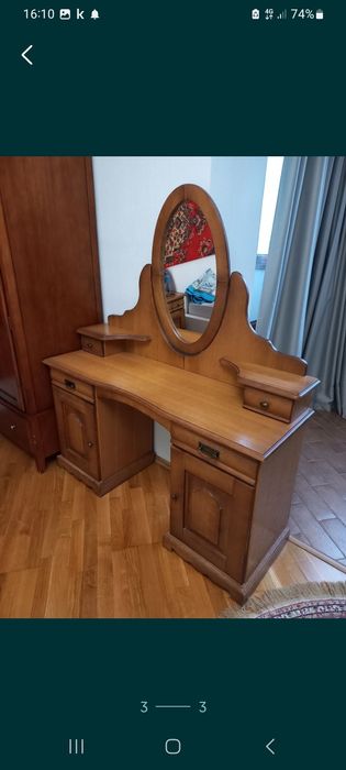 Продается недорого ТРЮМО (дуб) из дерева и шпона, зеркало. Польша