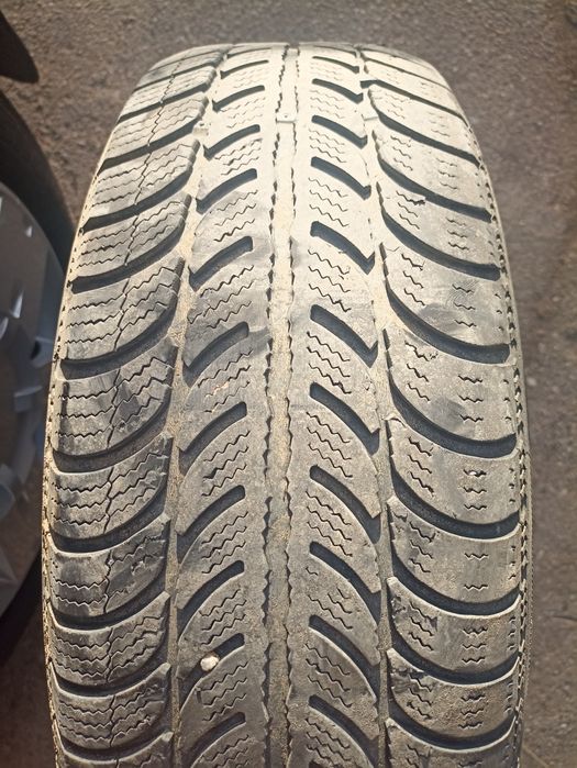 Vand 2 cauciucuri  Debica 185/65/R15 iarna