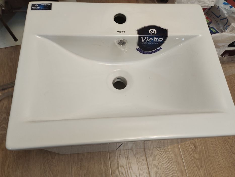 Новая раковина с тумбой подвесная