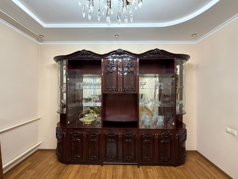 Сервант стенка продам