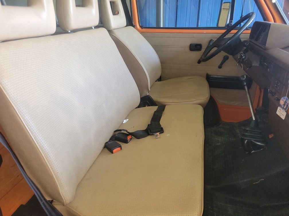 Interior crem volskwagen transporter t3 8+1 locuri