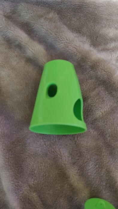 поилка для грызунов 80 мл с подставкой-домиком.