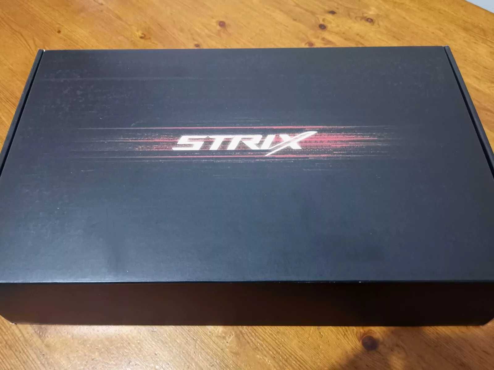 Видеокарта Asus Strix Radeon Vega 64 отлично състояние с кутия