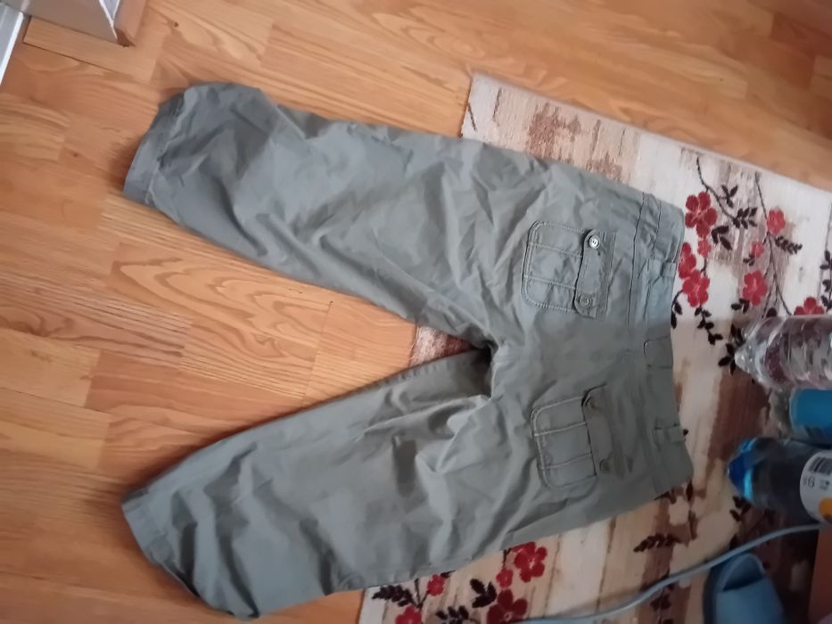 Pantaloni trei sferturi