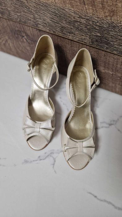 Sandale elegante , piele naturala