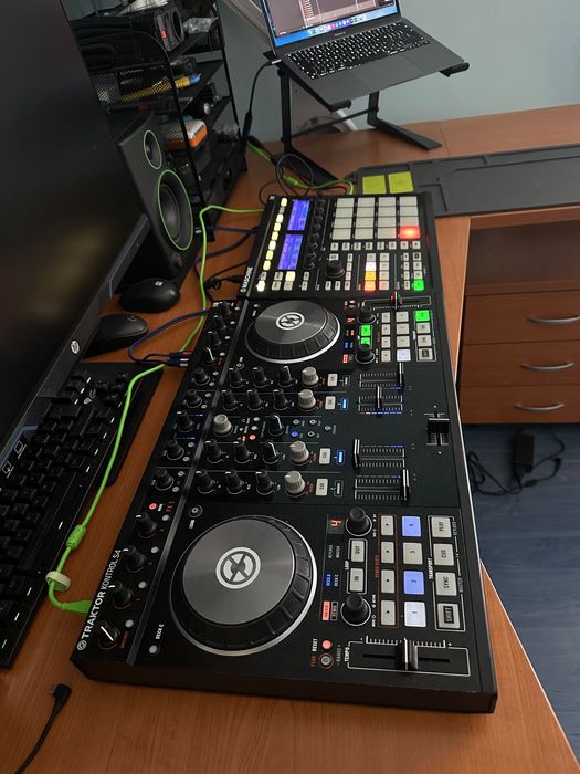 NI Traktor S4 mk2 + Decksaver