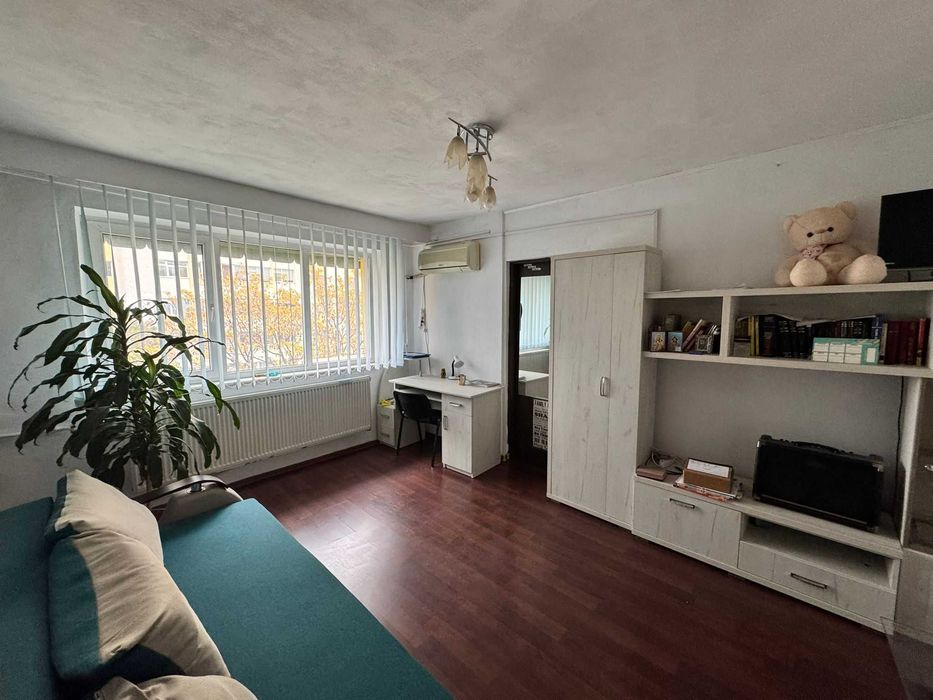 Vând apartament mobilat de  2 camere – Zona Banat