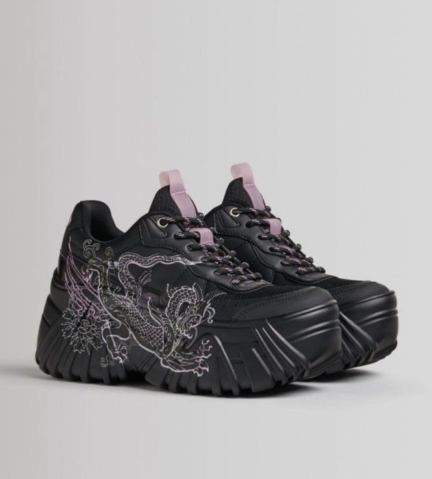 Бершка. кроссовки с драконом