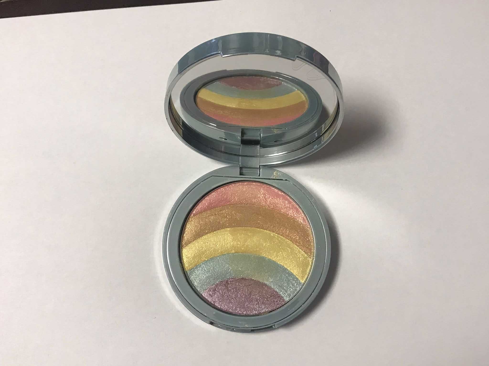 Iluminator fata evidentiator Too Faced Rainbow Strobe