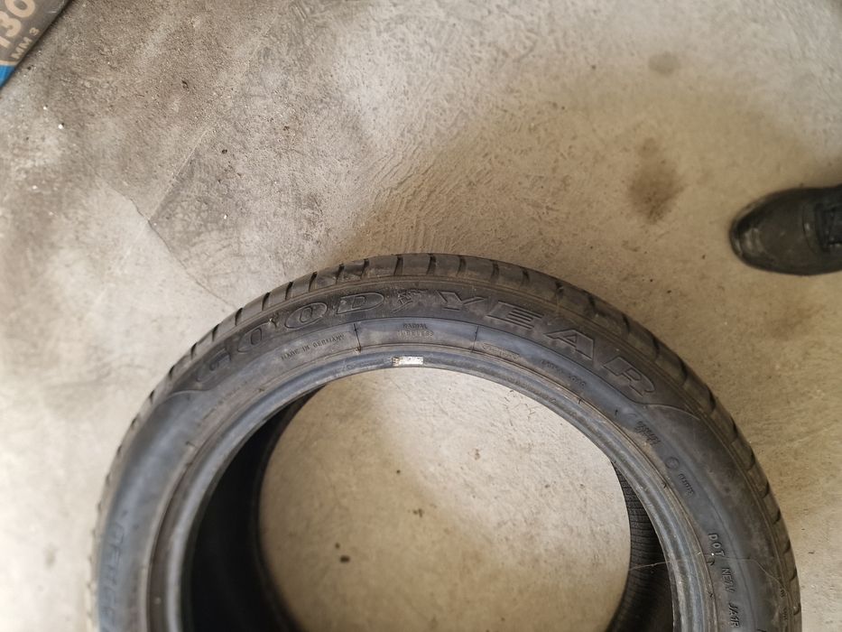 Vând 2 cauciucuri vara 275.45.20