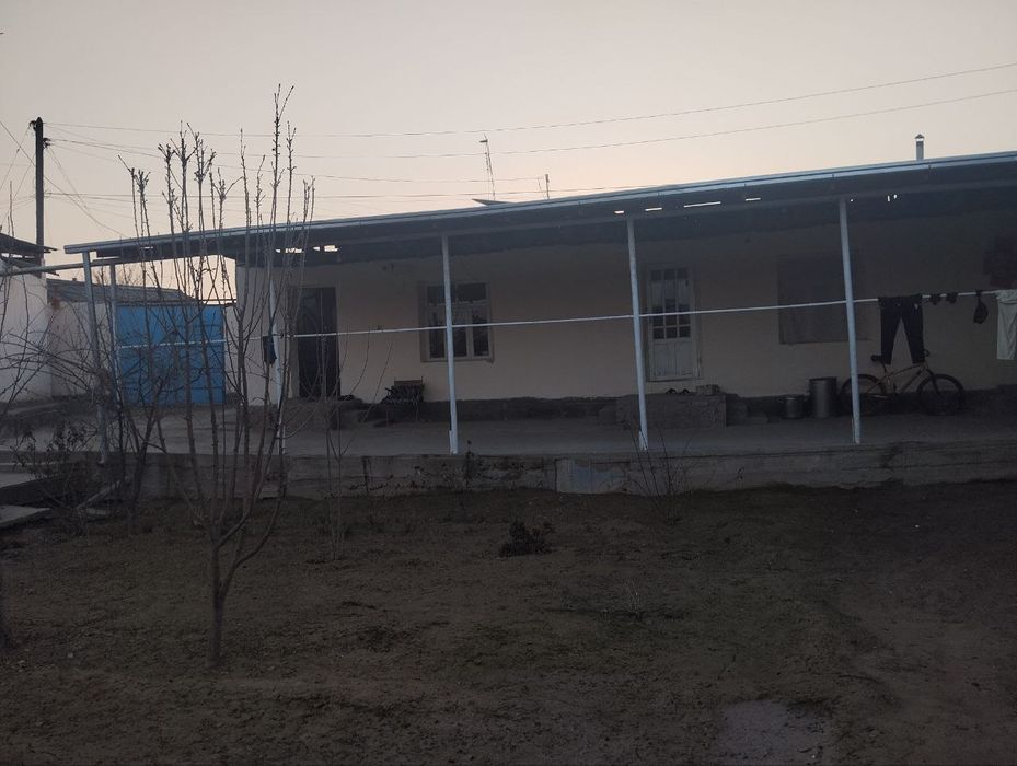 Uy sotiladi manzil eski qovunchi toyxona orqa tqrafida joylashgan