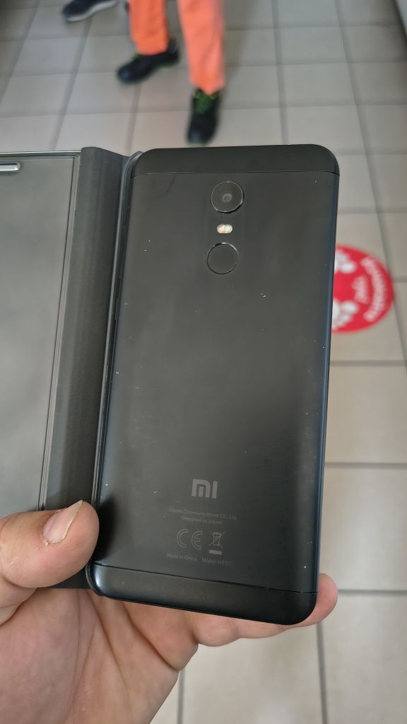 Продавам xiaomi redmi 5 plus