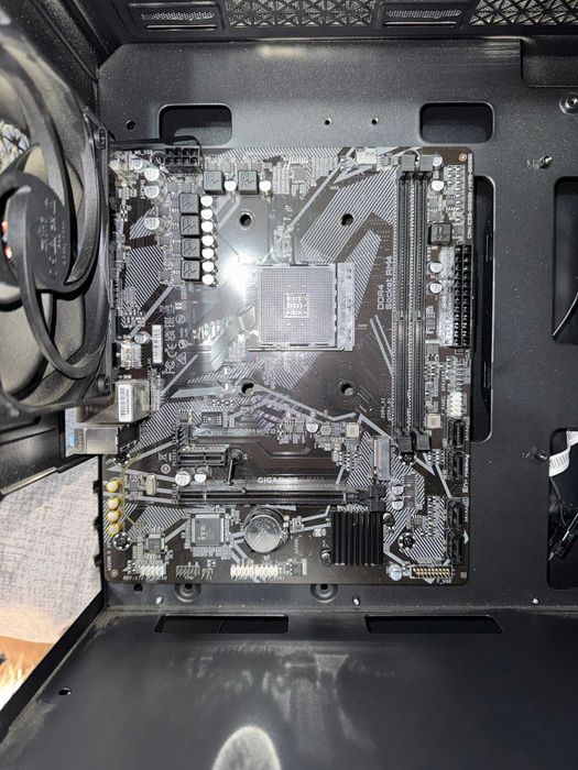 Placa de baza GIGABYTE A520M K v2