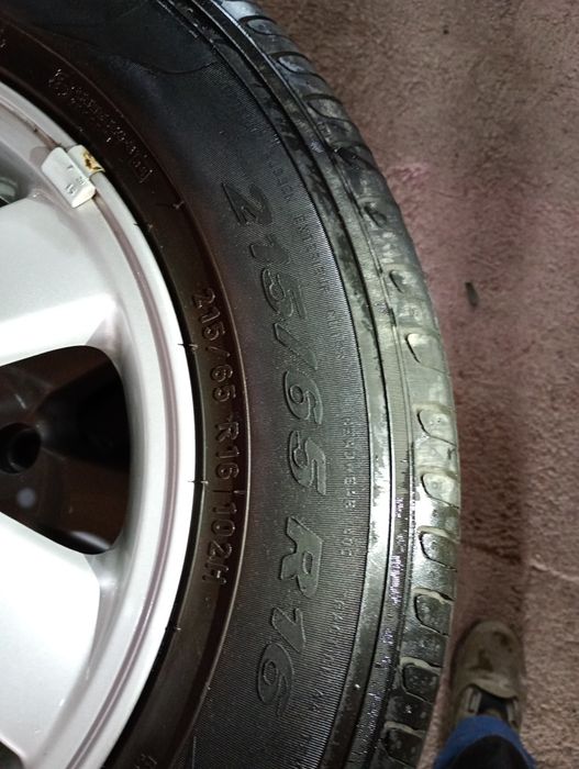 Дайхацу джанти със летни гуми 215/65/16 6J ET50 5x114,3 цо66 Дот 5013