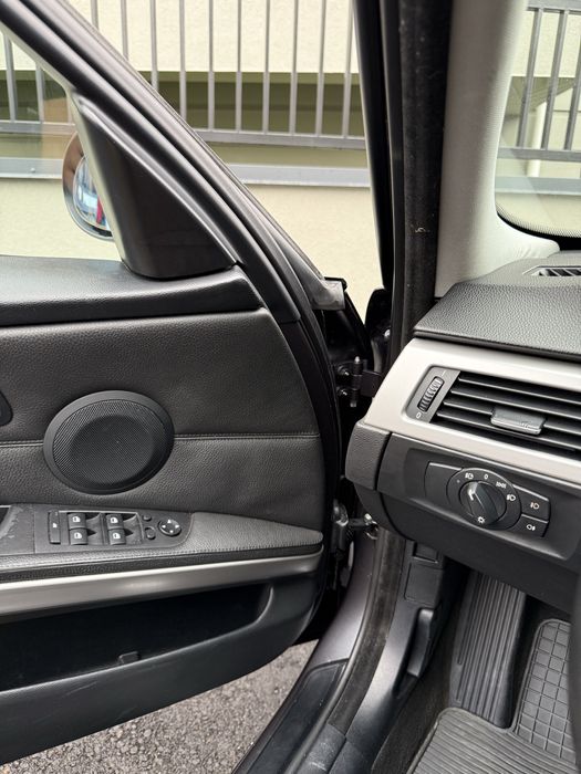 BMW Seria 3 / E90 / 320D / 163CP /AUTOMAT/ Bi Xenon/ Hi Fi / Navigatie