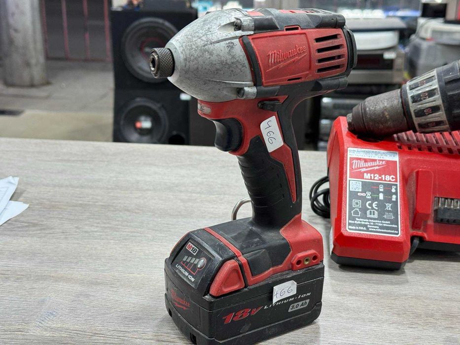 Комплект Milwaukee - Винтоверт / Импакт / Батерия / Зарядно