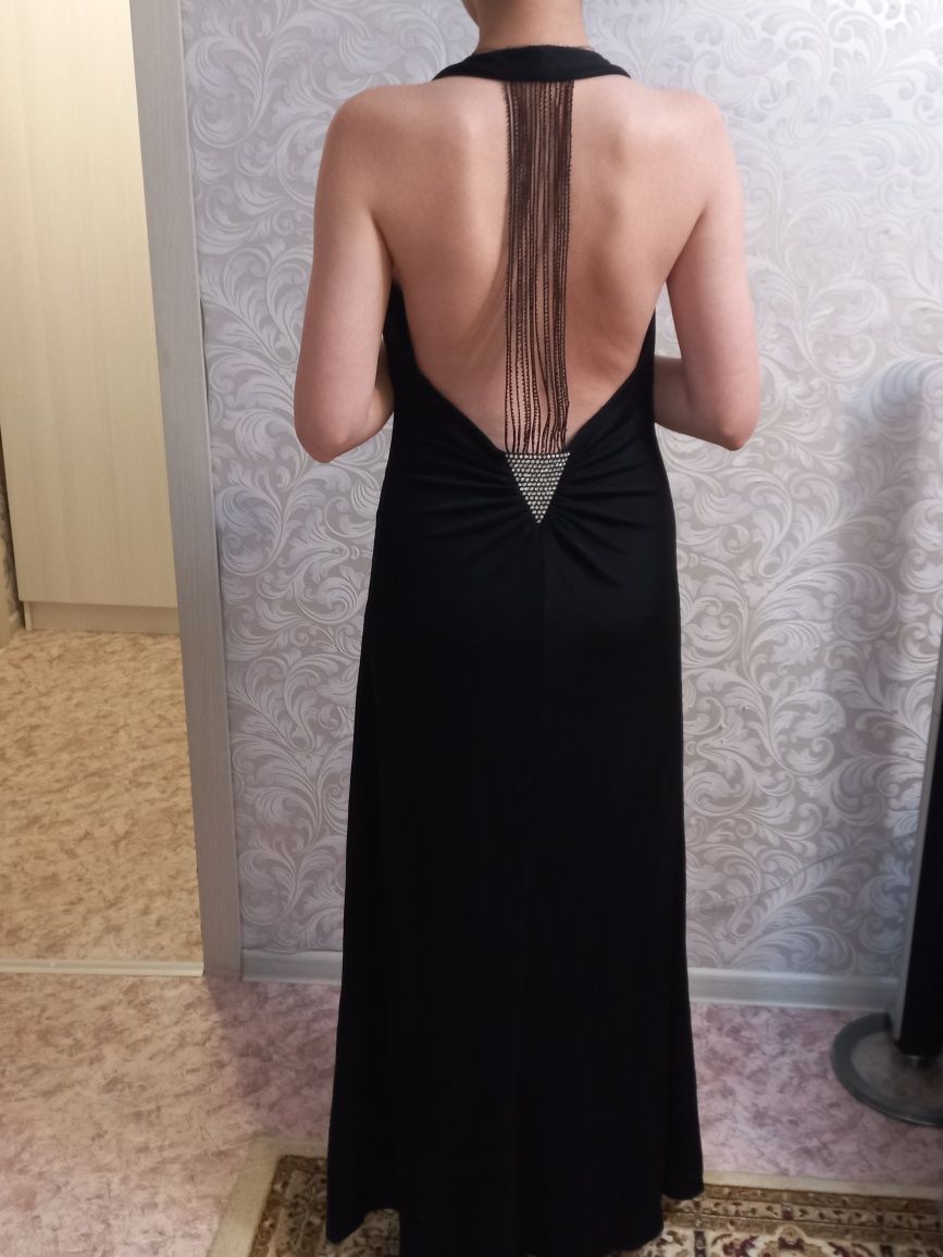 Продается элегантное длинное чёрное платье