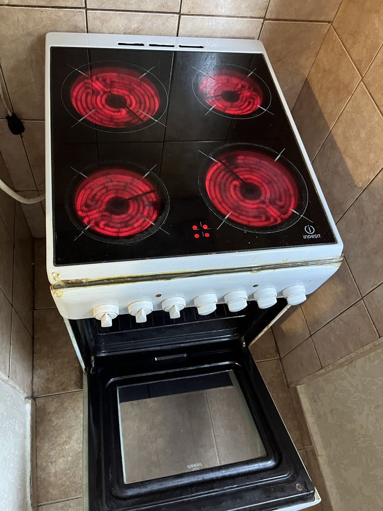 Готварска печка/Фурна- Indesit K3C51(W)
