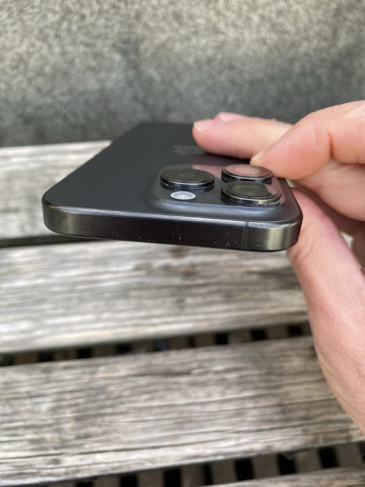 Продавам iphone 15 pro