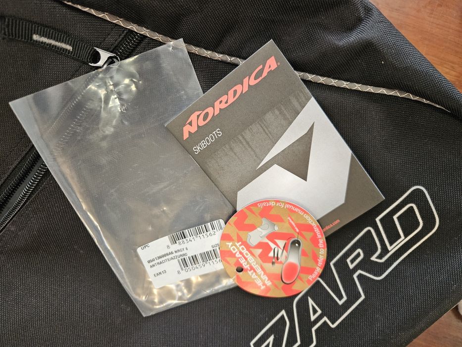 Комплект ски обувки, щеки и ски